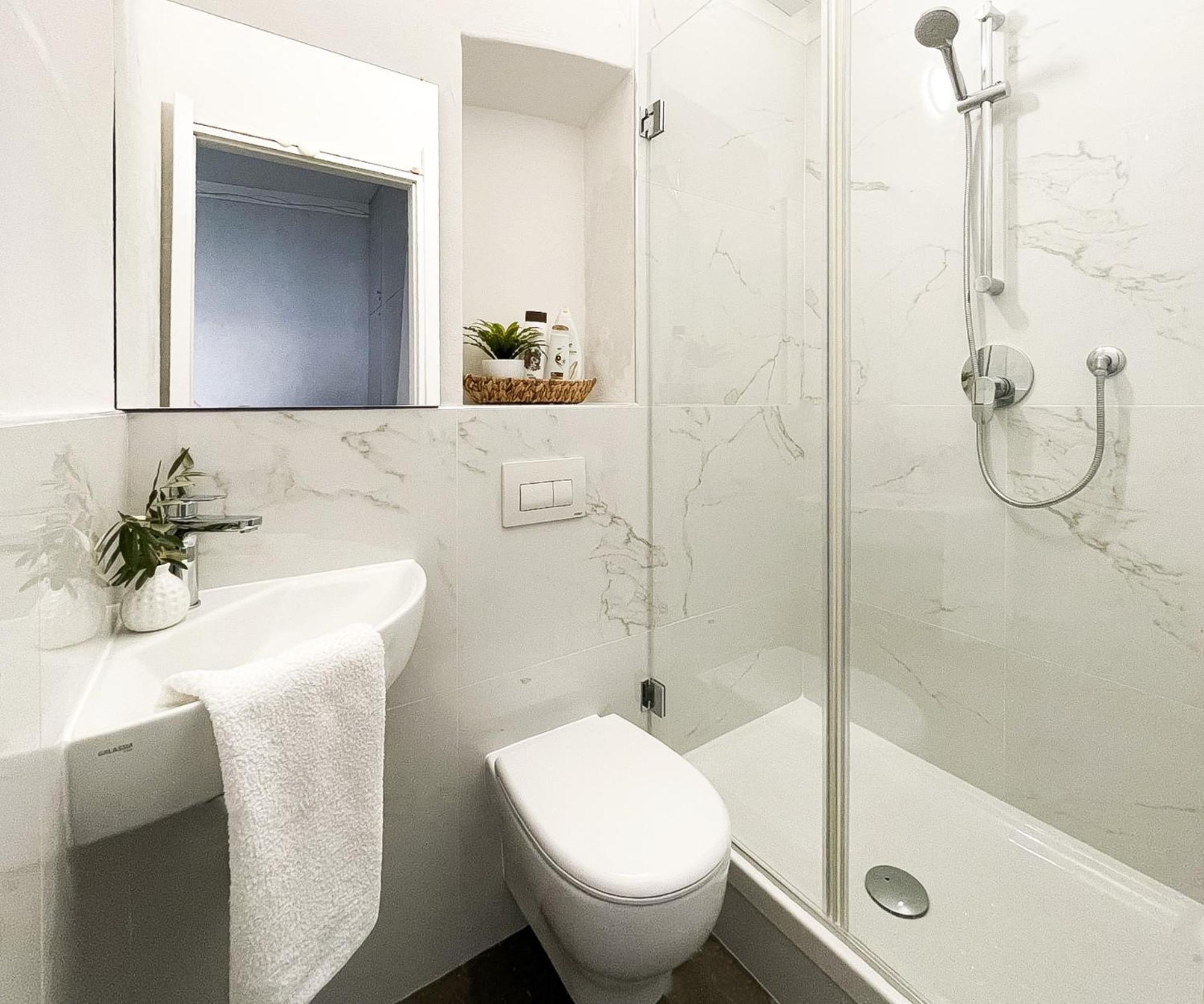 Luxury Lakeside Apartment Right On The Water Salò Esterno foto
