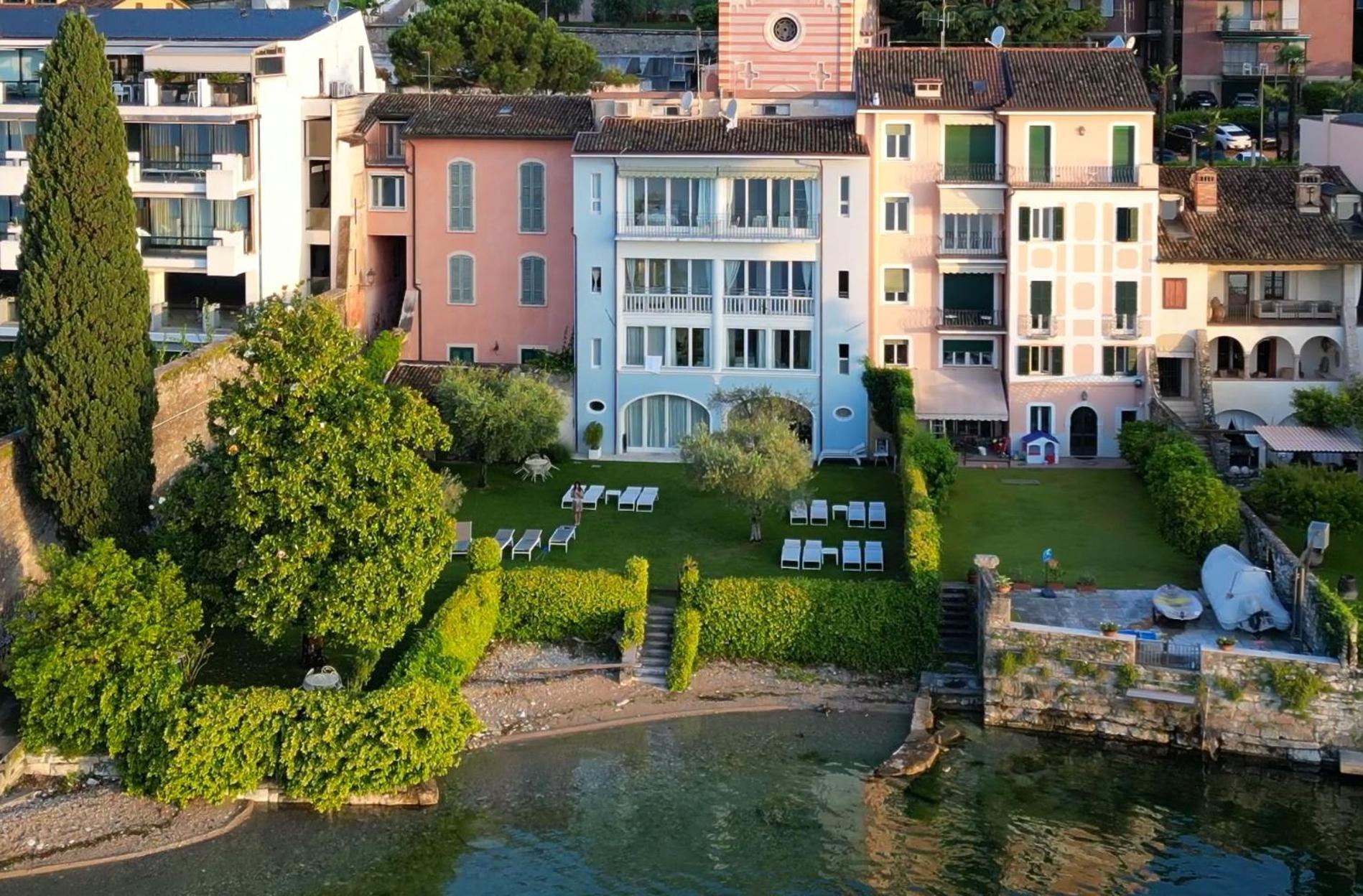 Luxury Lakeside Apartment Right On The Water Salò Esterno foto