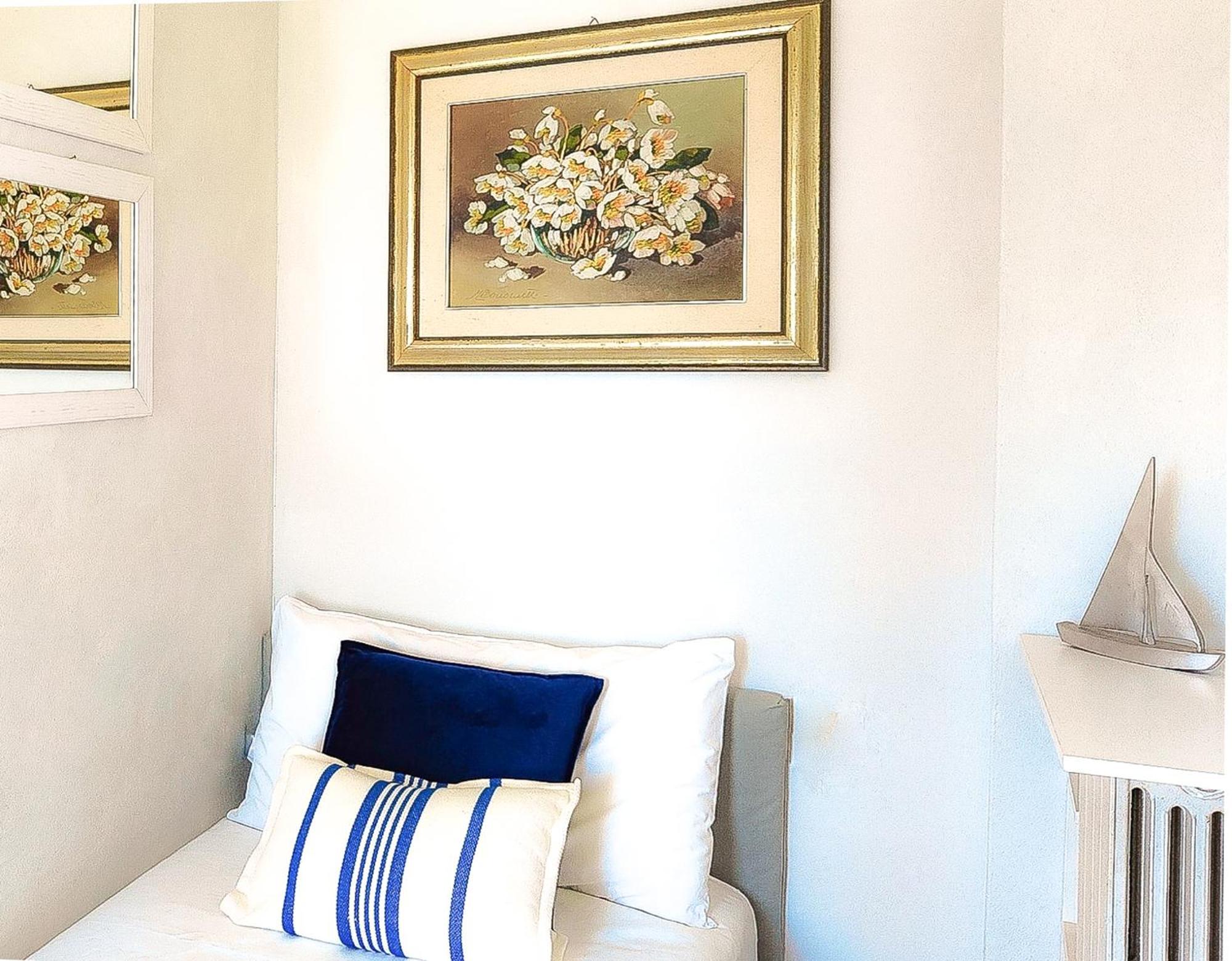 Luxury Lakeside Apartment Right On The Water Salò Esterno foto