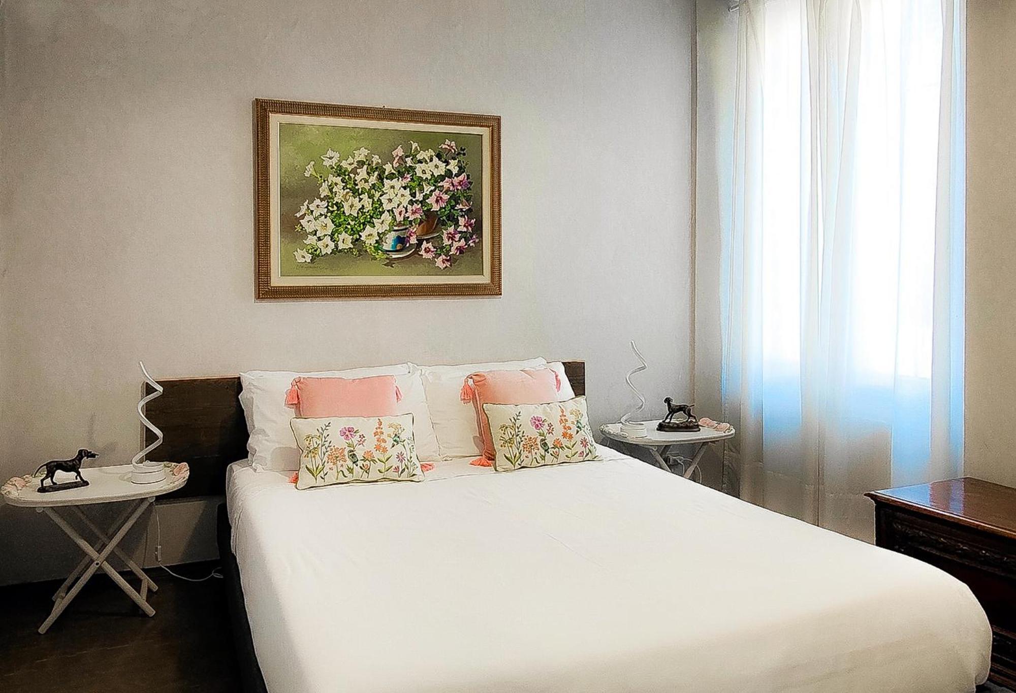 Luxury Lakeside Apartment Right On The Water Salò Esterno foto