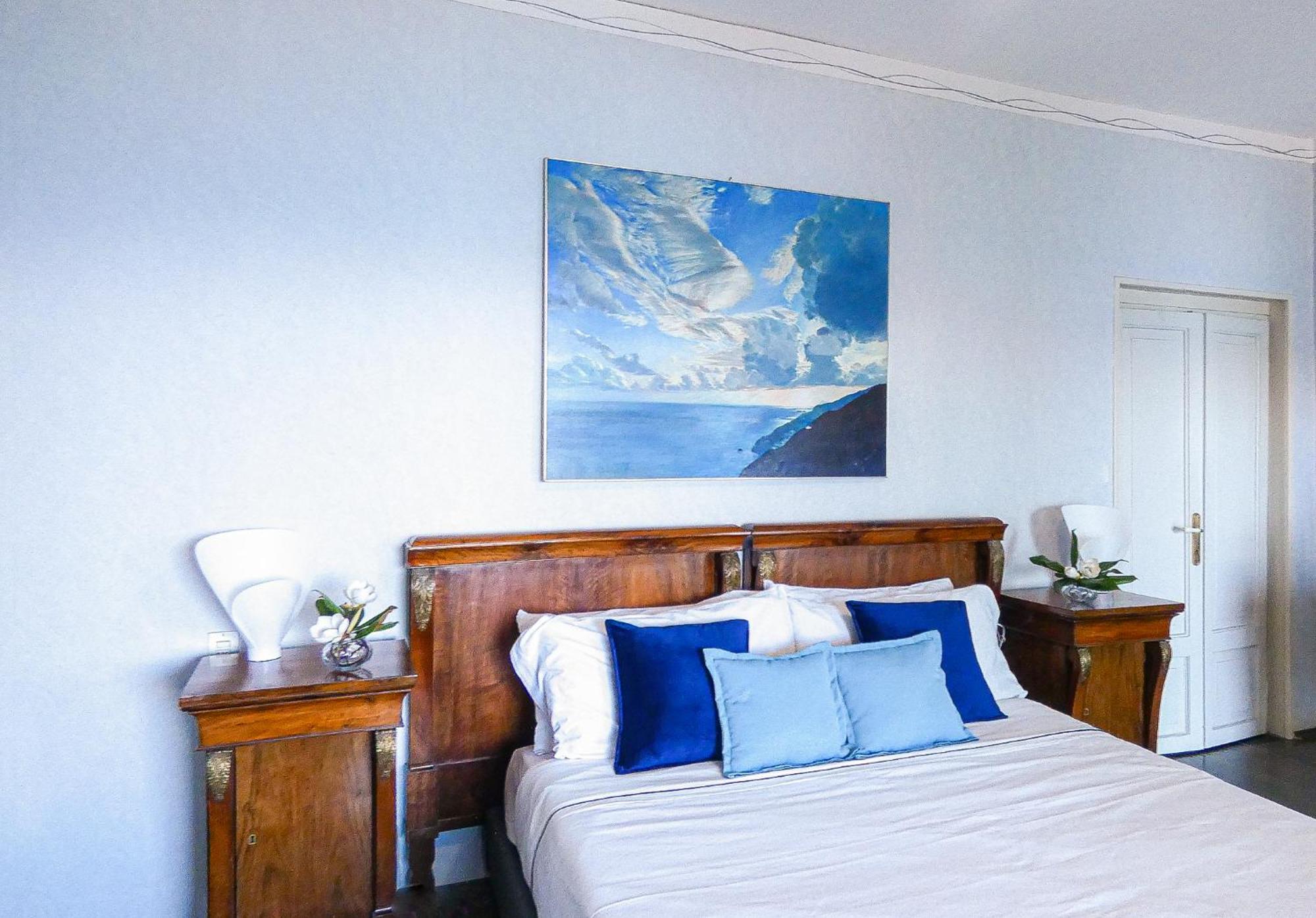 Luxury Lakeside Apartment Right On The Water Salò Esterno foto
