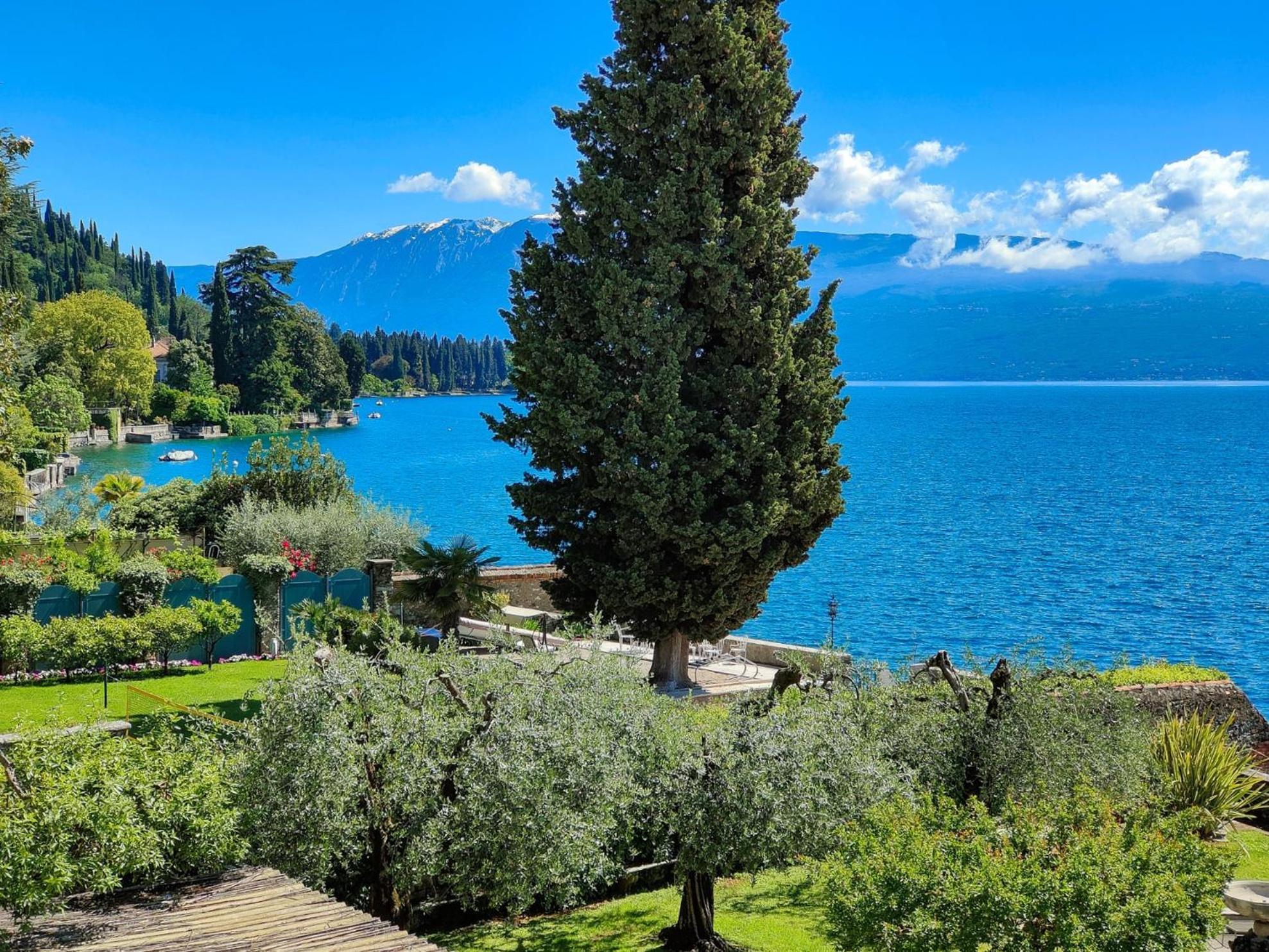 Luxury Lakeside Apartment Right On The Water Salò Esterno foto