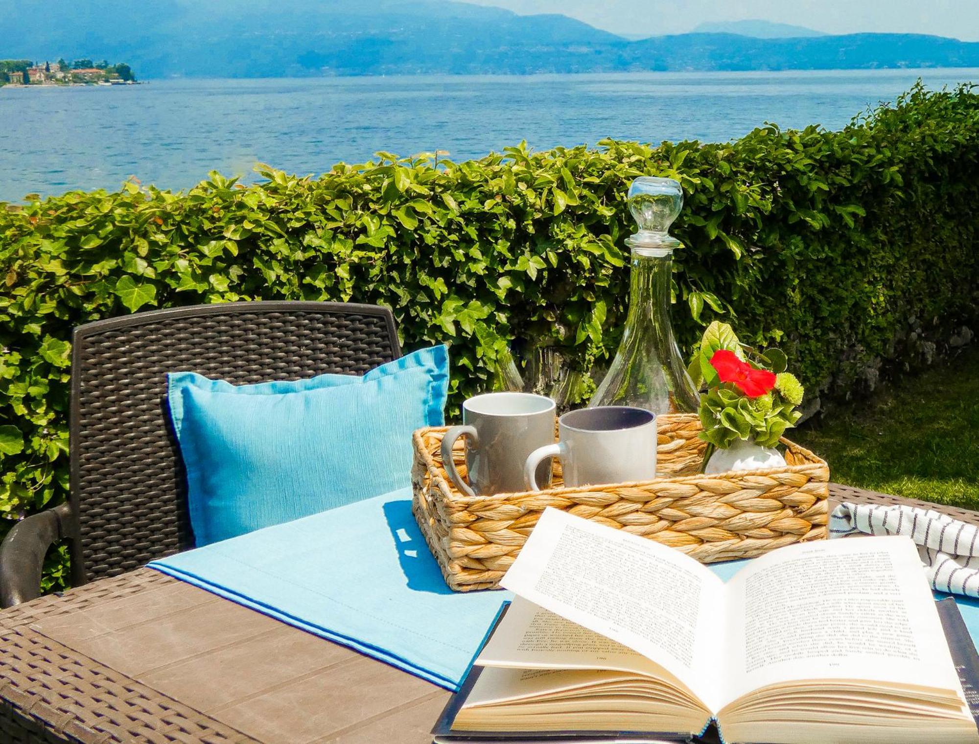 Luxury Lakeside Apartment Right On The Water Salò Esterno foto