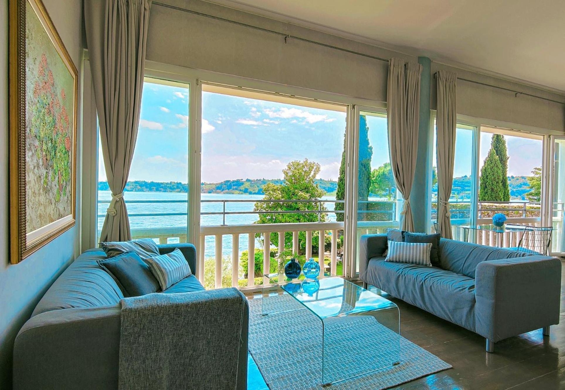 Luxury Lakeside Apartment Right On The Water Salò Esterno foto