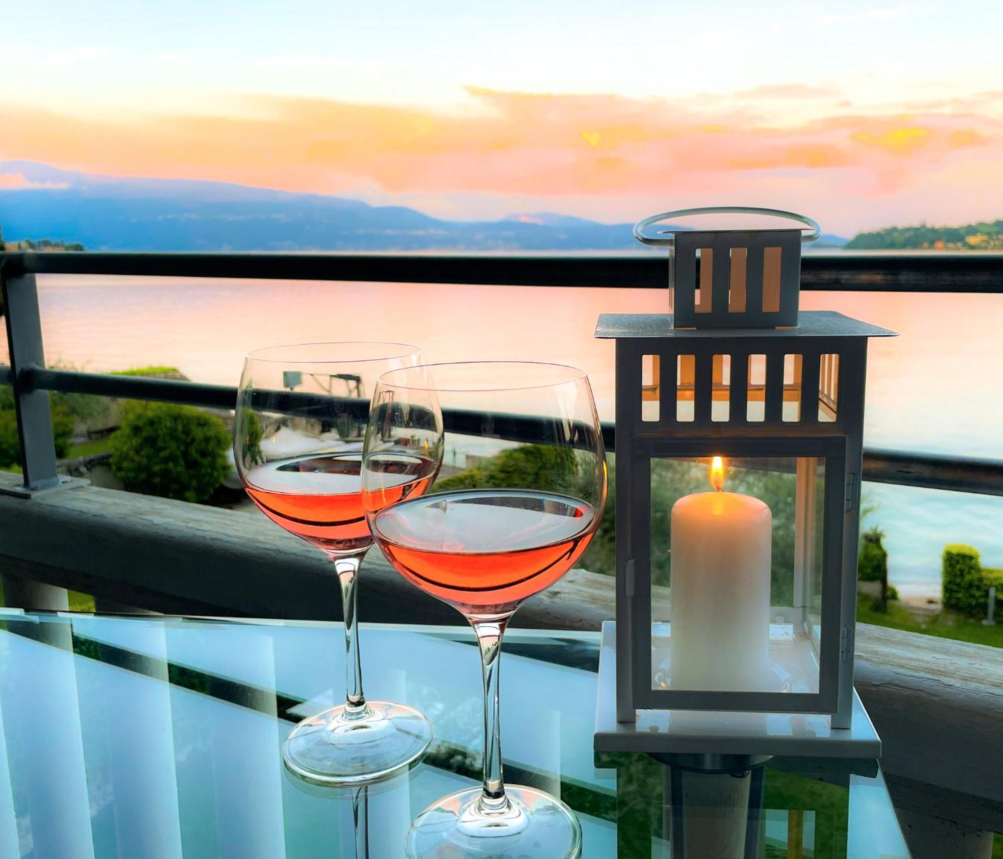 Luxury Lakeside Apartment Right On The Water Salò Esterno foto