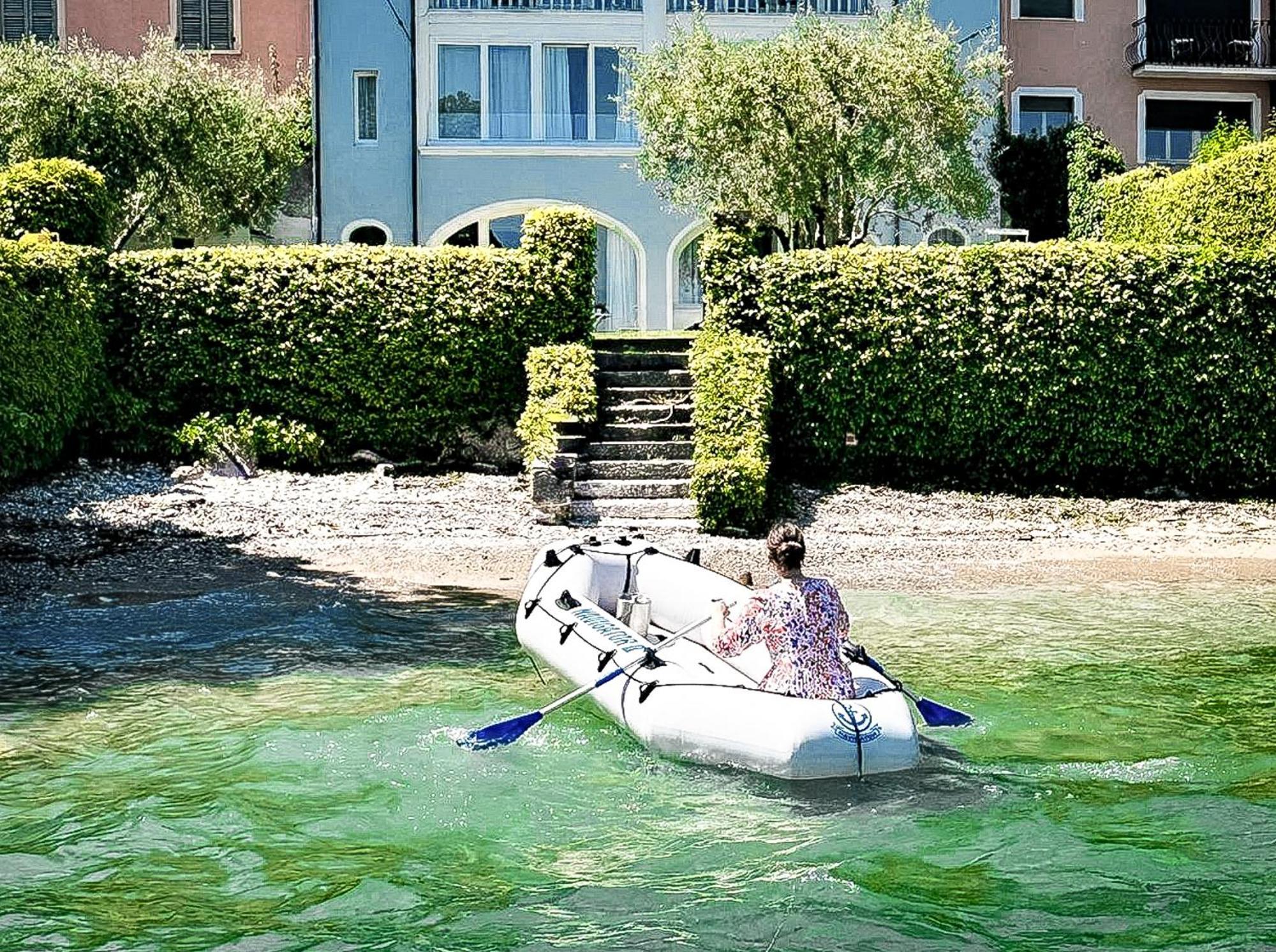 Luxury Lakeside Apartment Right On The Water Salò Esterno foto